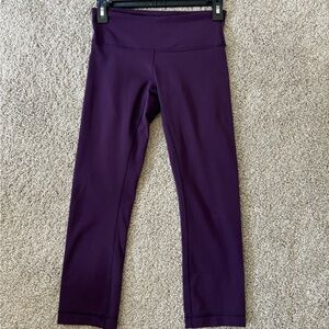 Lululemon Women’s Purple capri Leggings
